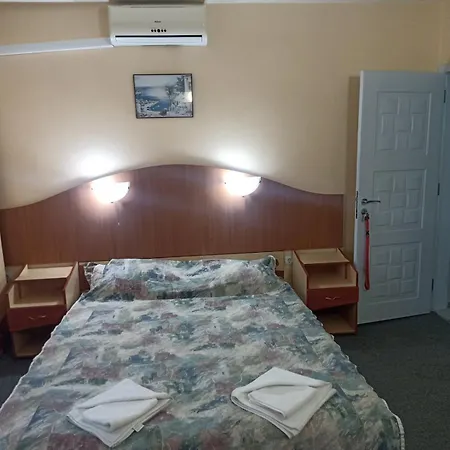 Krasi Hotell 2*